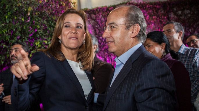 Felipe Calderón y Margarita Zavala firman petición para regresar la estatua de Colón a Paseo de la Reforma