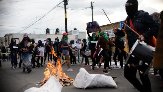 CDMX: la FGJ llama a declarar a 13 feministas por disturbios en marchas