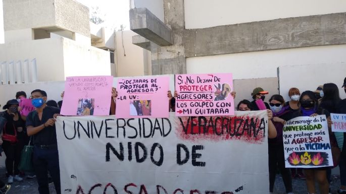 Estudiantes de la UV denuncian protección de autoridades universitarias a acosadores