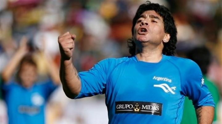 Subastarán el balón con el que Maradona anotó “la mano de Dios” y “el gol del siglo”