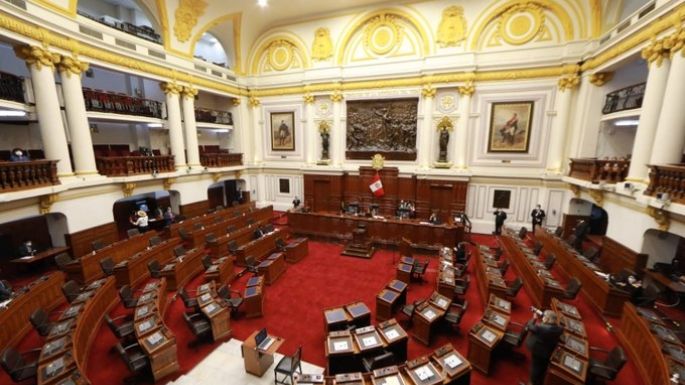 Congreso de Perú rechaza los “constantes actos de intromisión” de AMLO