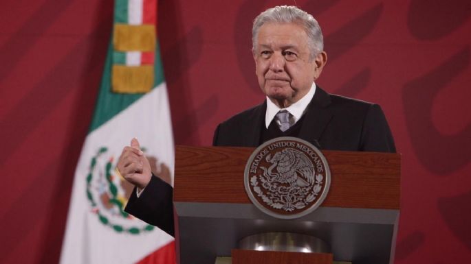 AMLO dice que predicará con el ejemplo y ofrece eliminar el outsourcing en su gobierno