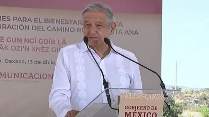 Camino rural en Oaxaca, ejemplo para constructoras e ingenieros: AMLO