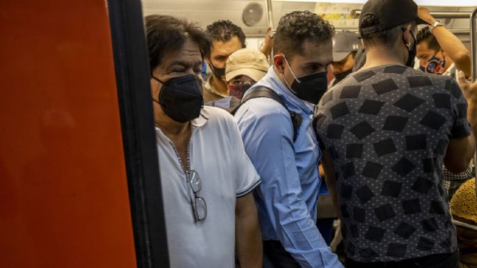 Usuarios del Metro denuncian que convoy avanzó 12 estaciones sin abrir las puertas
