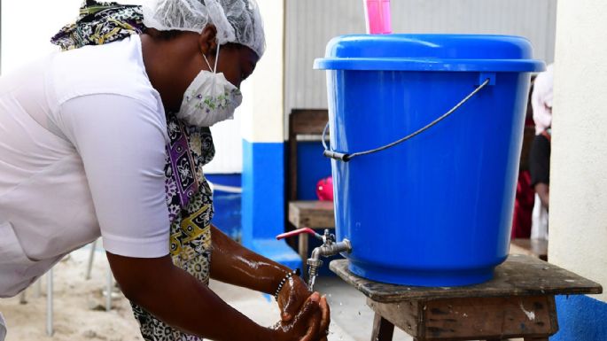 OMS y UNICEF advierten que mil 800 millones de profesionales sanitarios están en riesgo de contraer covid-19