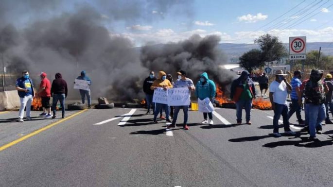 Bloquean carretera Celaya-Querétaro para exigir seguridad