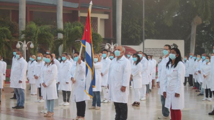 Cuba confirma el envío de 500 médicos a México para atender covid-19