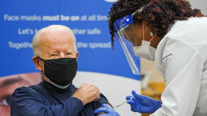 Biden recibe la primera dosis de la vacuna contra el covid-19
