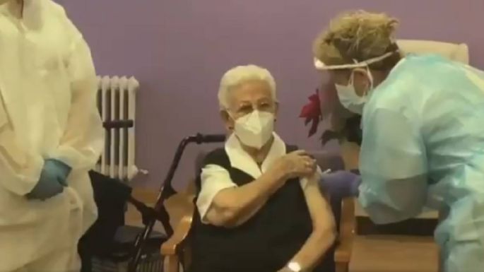 Araceli, de 96 años, la primera en España en recibir la vacuna contra el covid