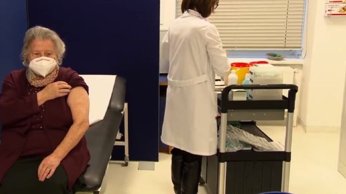 Ancianos y personal médico, los primeros en ser vacunados en la Unión Europea