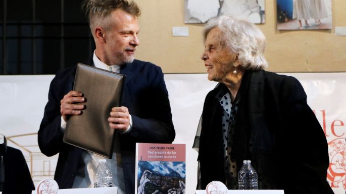 Luis Felipe Fabre recibió el Premio Iberoamericano de Novela 'Elena Poniatowska”