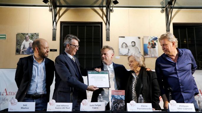 Luis Felipe Fabre recibió el Premio Iberoamericano de Novela 'Elena Poniatowska”