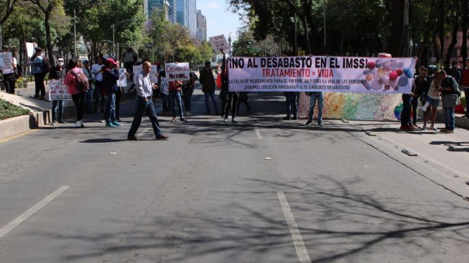 Pacientes con VIH vandalizan sede del IMSS por desabasto de antirretrovirales
