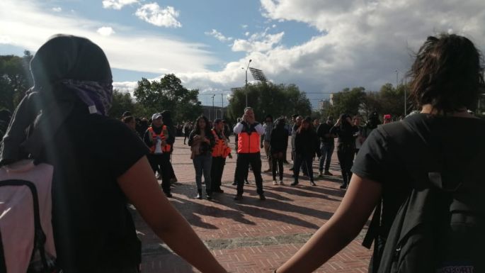 Alumnos de prepa de la UNAM vandalizan Rectoría y convocan a huelga (Video)