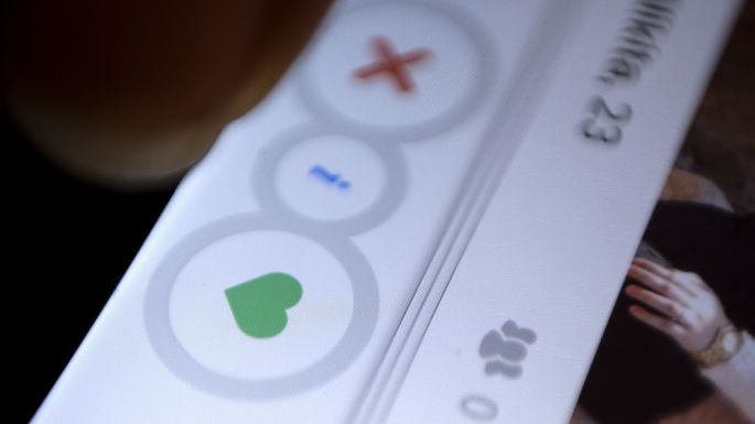 Crece el uso de apps para citas, aunque usuarias jóvenes denuncian acoso