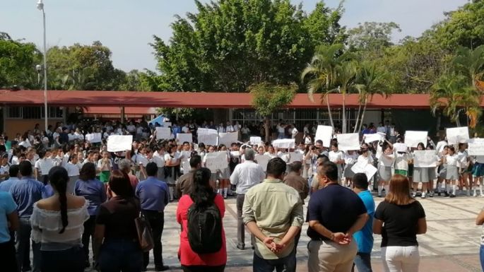 Por presunto hostigamiento sexual, suspenden a maestro de secundaria en Colima