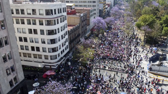 Una marea violeta desbordó y cimbró a la capital del país