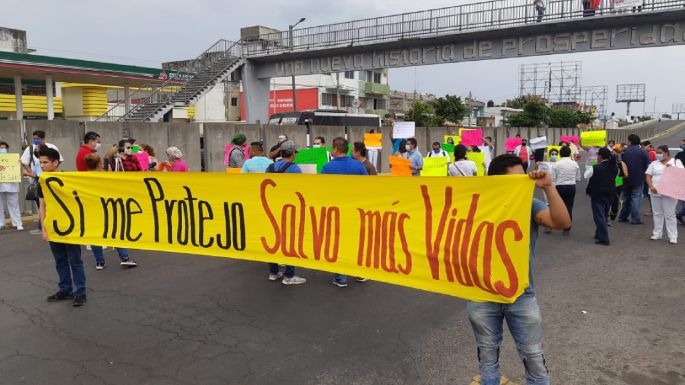 Arrecian protestas de médicos y enfermeros del IMSS en Veracruz