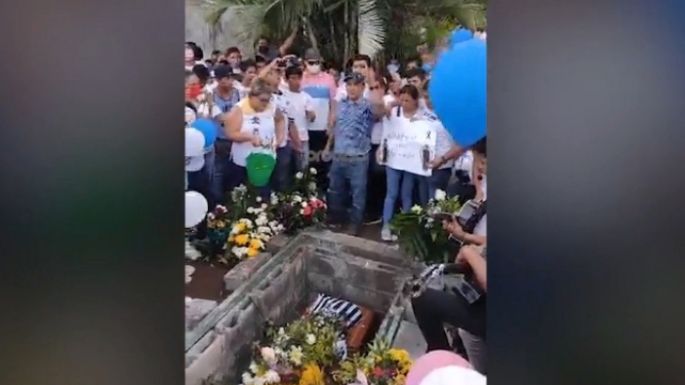 "Van a pagar los culpables", lanza padre de Alexander en funeral; DDHPO investiga (Videos)