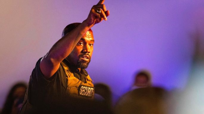 Kanye West promete "un millón de dólares" por bebé y "marihuana gratis" en su primer acto electoral