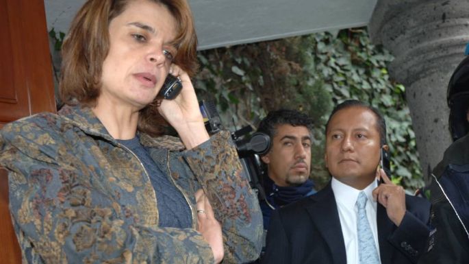 La FGR busca imputar defraudación fiscal a esposa de Ahumada; juez suspende audiencia