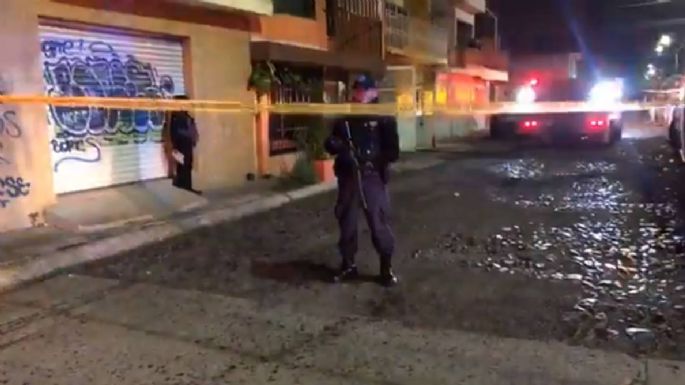 En ataques simultáneos incendian dos casas en Celaya y dejan narcomensaje