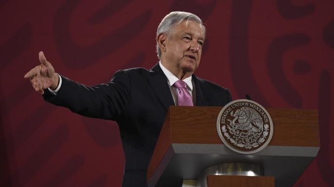 AMLO analizará mantener publicidad oficial; arremete contra 'intelectuales orgánicos” 