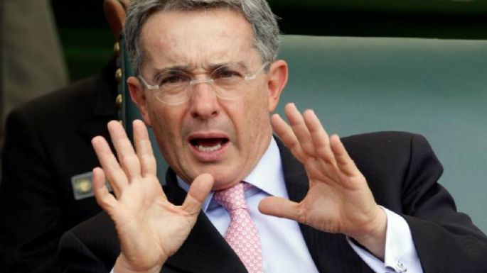Tras orden de arresto domiciliario, Álvaro Uribe da positivo a coronavirus