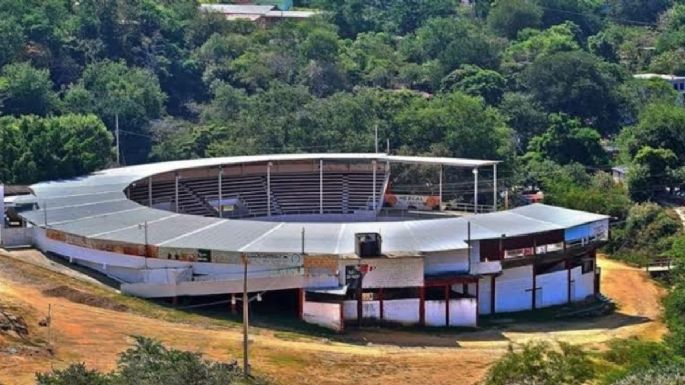 Balean a asistentes a fiesta en plaza de toros de Huitzuco, Guerrero