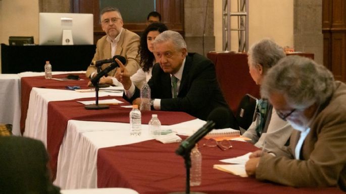 Deudos y AMLO acuerdan rescate de restos en Pasta de Conchos