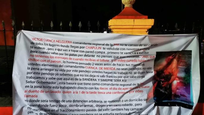 Guerreros Unidos cuelgan mantas en Iguala contra jefe policiaco
