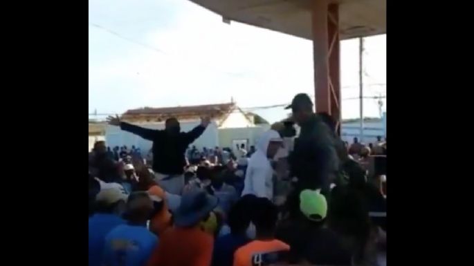 Pescadores se enfrentan en Campeche; hay tres lesionados