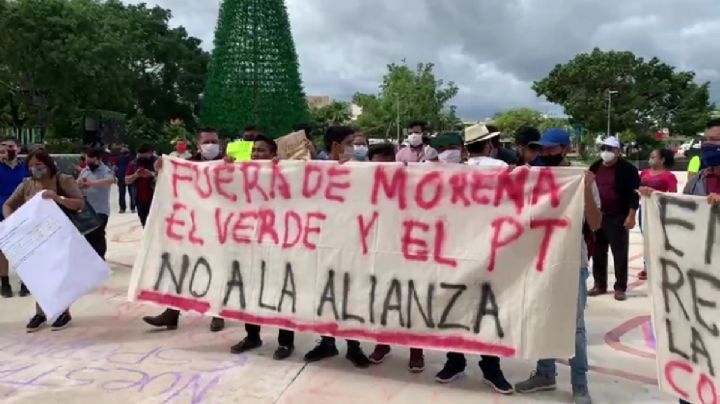 Morenistas protestan contra alianza con el Partido Verde en Cancún