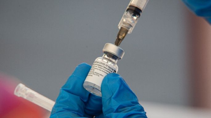 Particulares buscan acceso a vacuna mediante amparos; mujer enferma logra suspensión