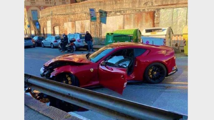 Empleado de un autolavado choca el Ferrari de un futbolista italiano