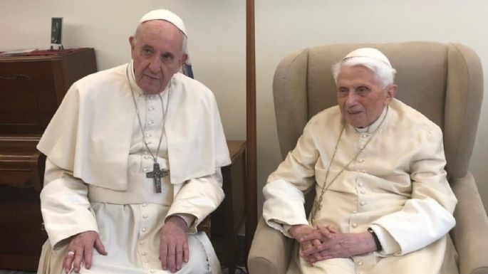 El Papa Francisco y Benedicto XVI reciben la primera dosis de la vacuna contra el covid-19