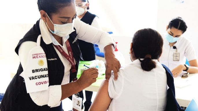 Dos trabajadoras presentan alergia tras aplicación de vacuna contra covid-19 en Tabasco
