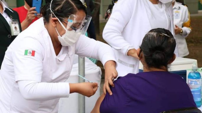 En Nuevo León, 13 médicos reportan reacciones adversas a la vacuna de Pfizer