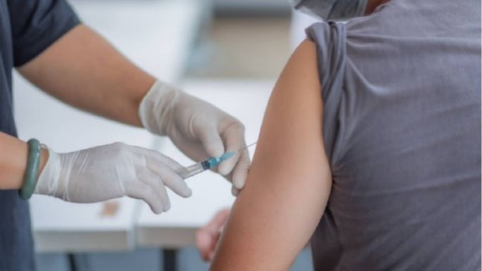Reino Unido recomienda que no se mezclen vacunas de diferentes proveedores