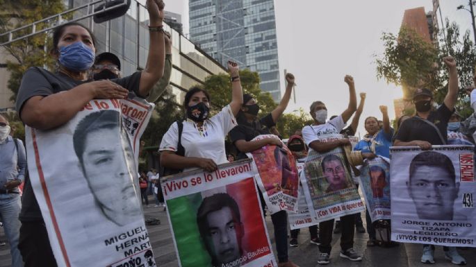 Caso Ayotzinapa sigue abierto dice AMLO tras señalamientos contra Harfuch