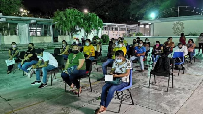 Vacunan a 2 mil 766 maestros con miras a reanudar clases en Campeche