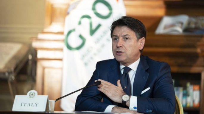 Conte presenta su dimisión al presidente de Italia