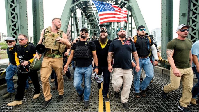 Líder de los Proud Boys detenido antes del asalto al Capitolio colaboró con el FBI