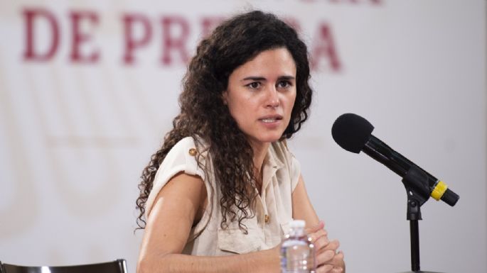Luisa María Alcalde denuncia "acoso" de La Jornada por una foto; Gutiérrez Müeller respalda a la funcionaria