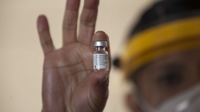 Cofepris alerta por venta ilegal de vacuna de Pfizer en página apócrifa de laboratorios El Chopo