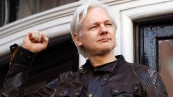 Julian Assange sale de prisión tras lograr acuerdo con EU para declararse culpable