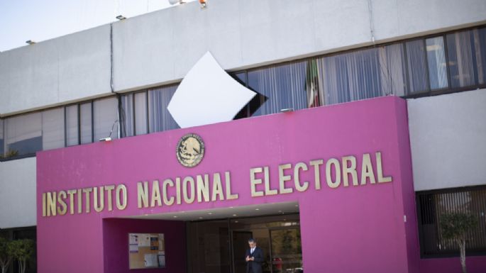 INE atiende guerra de quejas contra spots; exige a partidos no incurrir en desacato