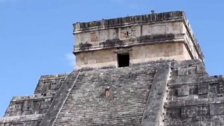#LadyKukulkán se viraliza por burlar la seguridad y subir la pirámide de Chichen-Itzá