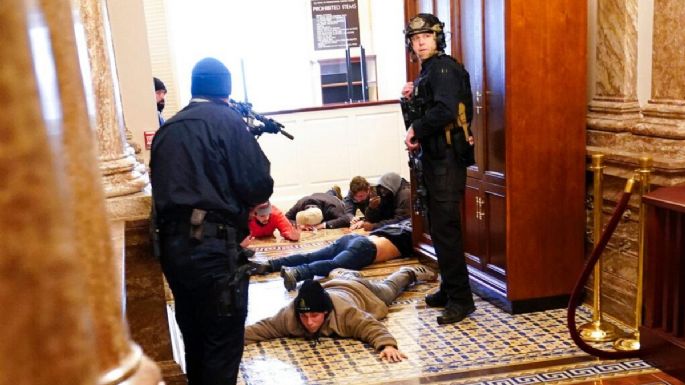 Políticos y expertos en EU critican la respuesta policial durante asalto al Capitolio