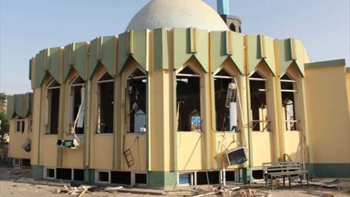 Atentado suicida a una mezquita chií en Afganistán deja 120 muertos